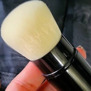 *** (3/$20) A Brand New Make-Up Brush 😍😍😍 ***